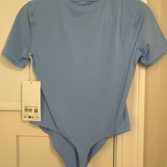 Lululemon Wundermost Short-Sleeve Crew Bodysuit (Size M) in Sinatra Blue - Picture 9 of 10
